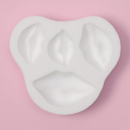 Форма пластиковая для шоколада Губы, 21 ячейка 6